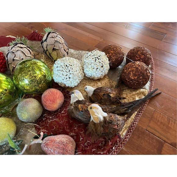 Rodeo Home gold and red tree skirt and lot of 30 boutique ornaments - Picture 9 of 12